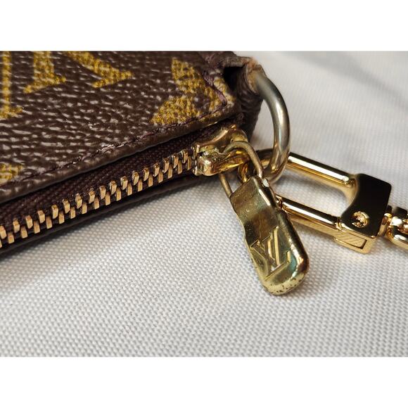 Louis Vuitton Monogram Pochette Accessoires AR0030 Shoulder Bag with Chain - Picture 5 of 15
